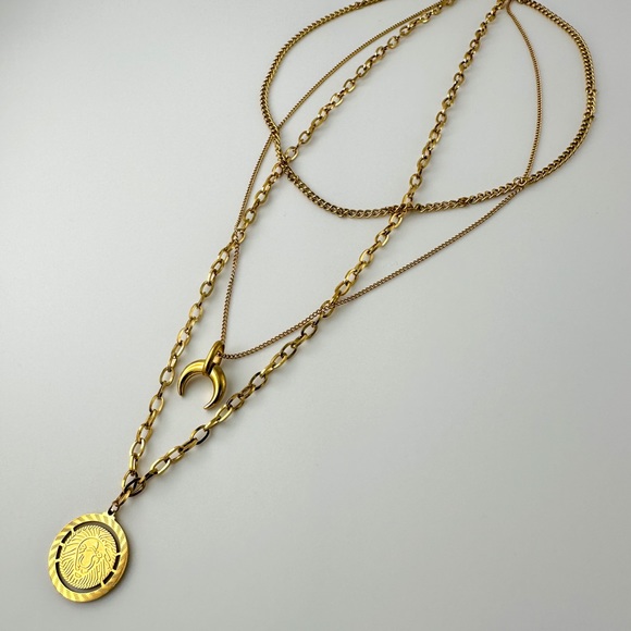 Lion Pendant & Moon Charm Layered Necklace - My Eleonora Jewelry - Picture 4 of 5